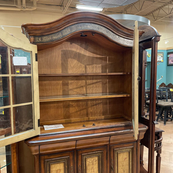 Two-Tone China Hutch(CTH)