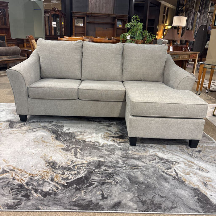 Grey Fabric Sofa W/Chase (SHK)