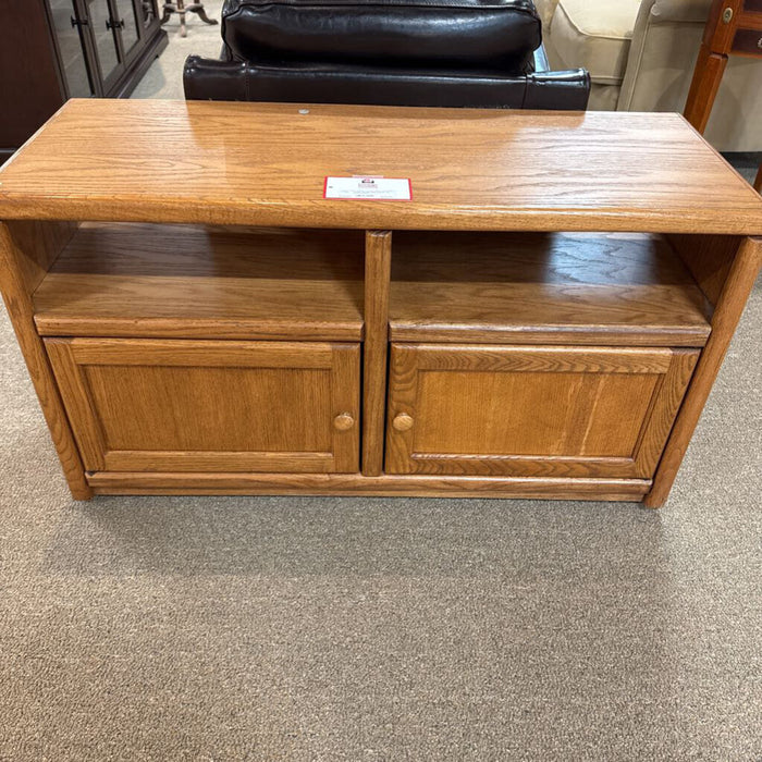 Oak 2-Door TV Center(BAH)
