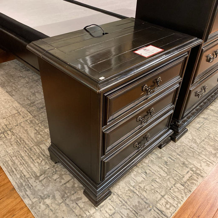 3-Drawer Black Nightstand(LCK)