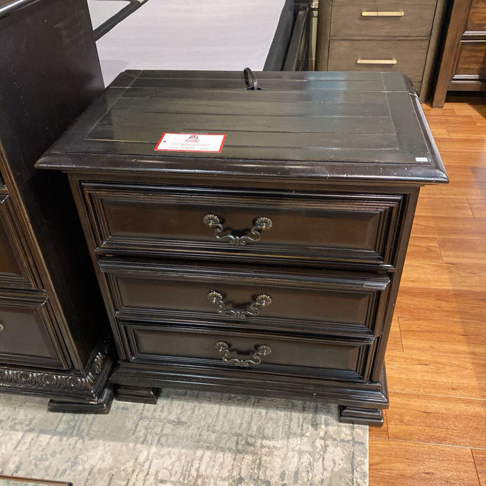 3-Drawer Black Nightstand(LCK)