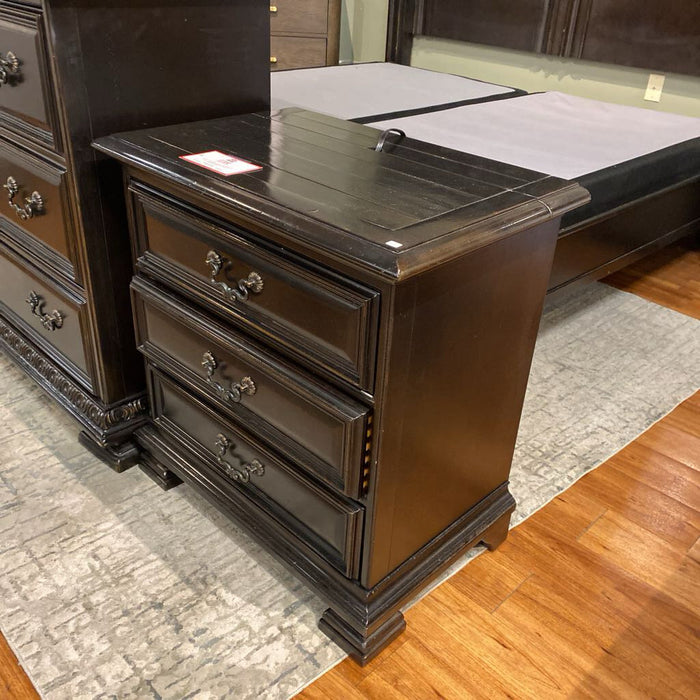 3-Drawer Black Nightstand(LCK)
