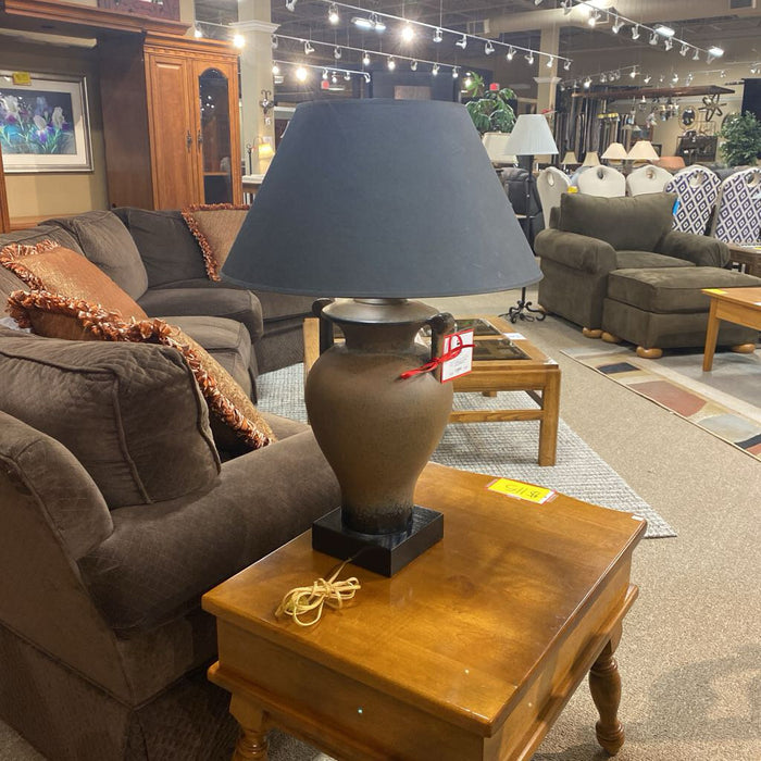 Brown Vase Table Lamp w/ Blk Shade (LS)