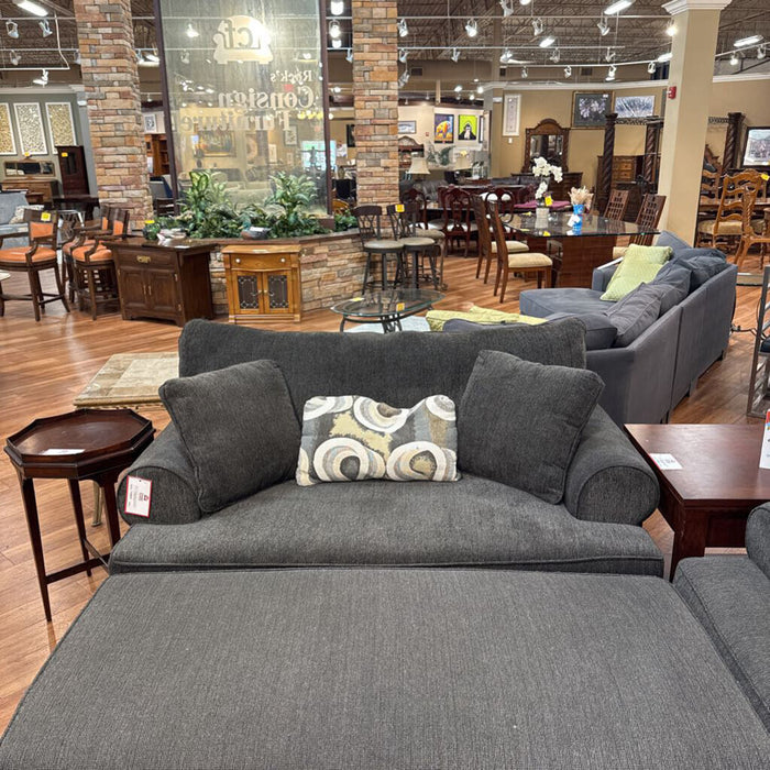 Oversized Chair w/ 2 Pillows (CTH)