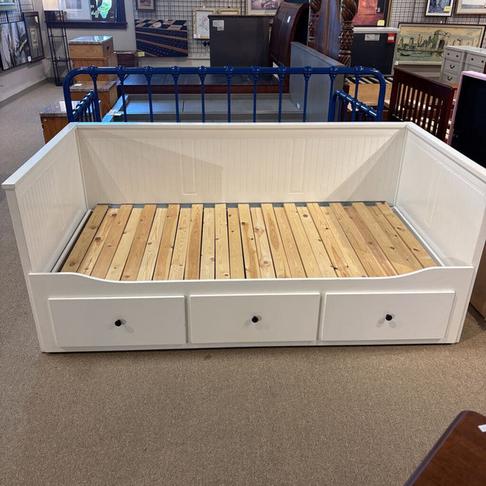 White 3-Drawer Wood Daybed (LAH)
