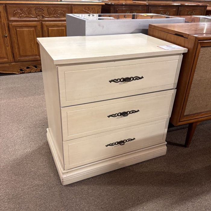 White 3 Drawer Nightstand (LI)