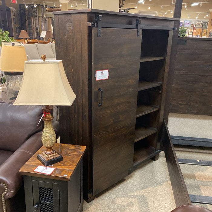 DW Dresser / Gentlemans Chest (CTH)