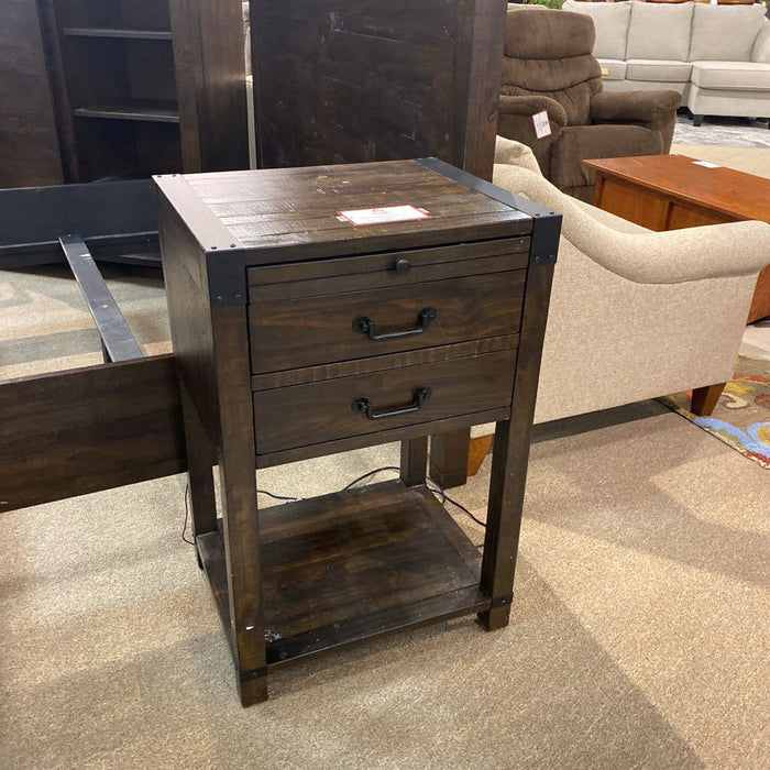DW 2 Drawer Nightstand (LAH)