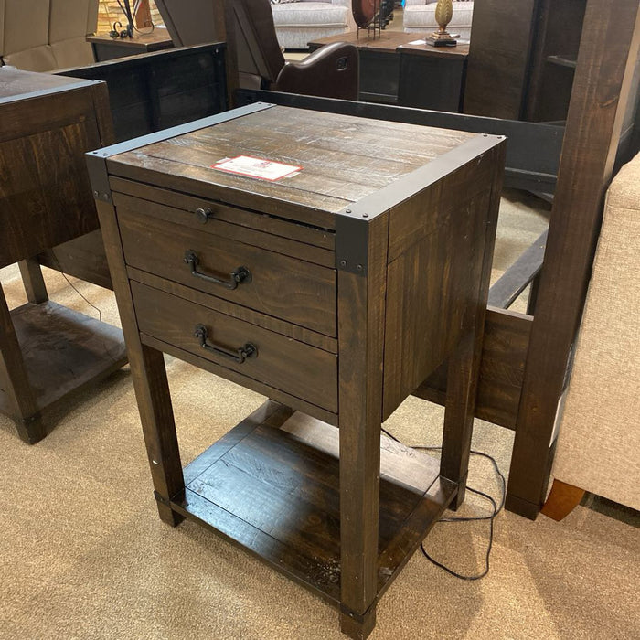 DW 2 Drawer Nightstand (LAH)