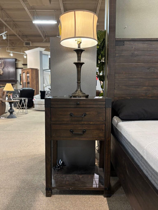 DW 2 Drawer Nightstand (LAH)