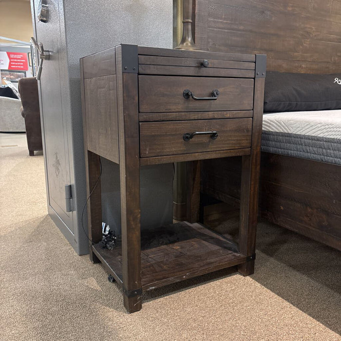 DW 2 Drawer Nightstand (LAH)