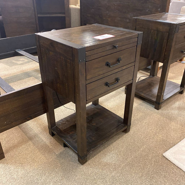 DW 2 Drawer Nightstand (LAH)