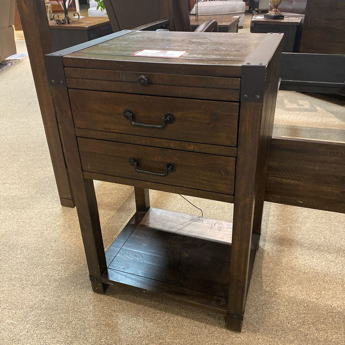 DW 2 Drawer Nightstand (LAH)