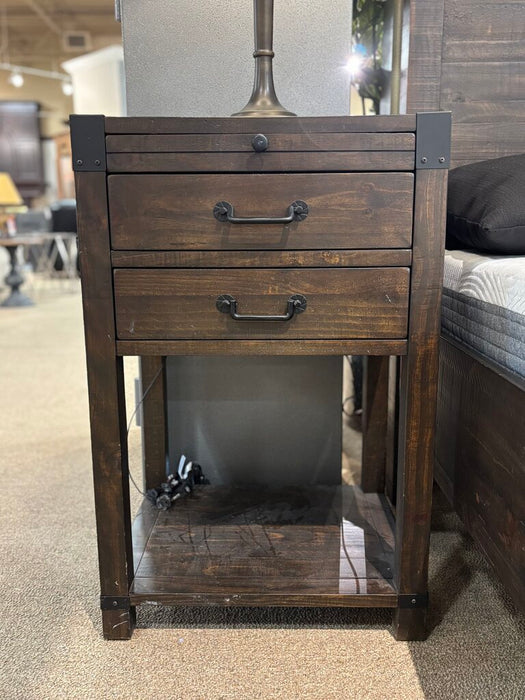DW 2 Drawer Nightstand (LAH)