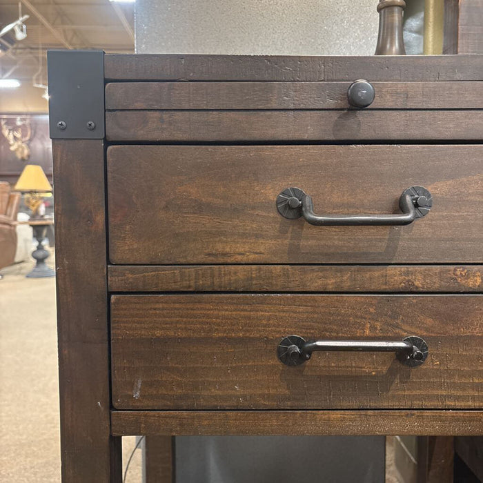 DW 2 Drawer Nightstand (LAH)