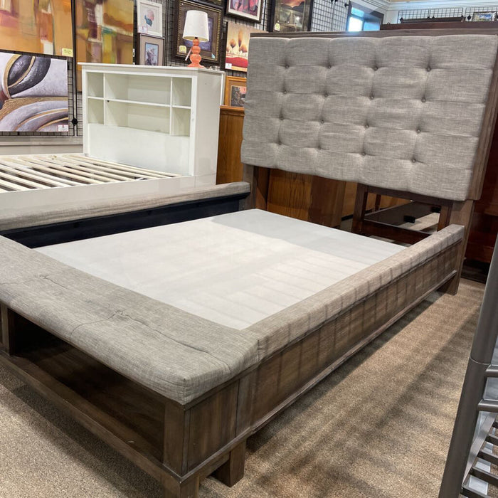 Grey Tufted Bed Frame (BTK)