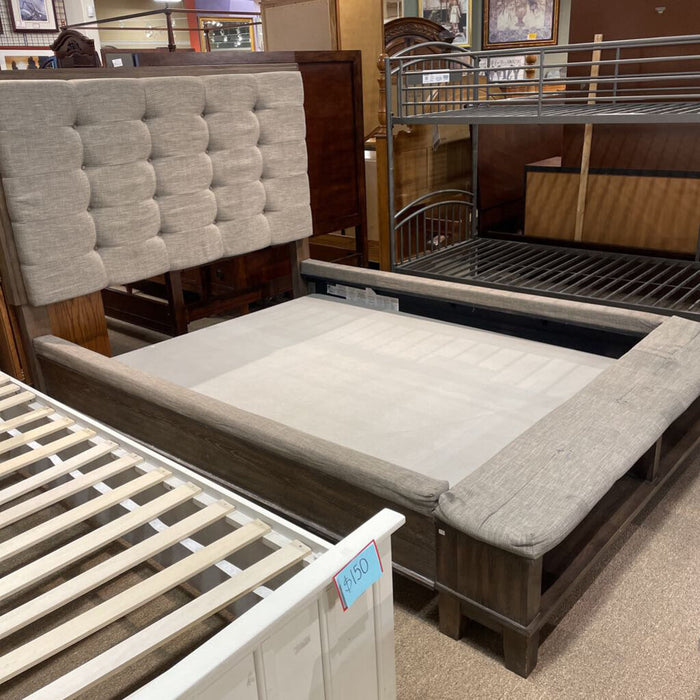 Grey Tufted Bed Frame (BTK)