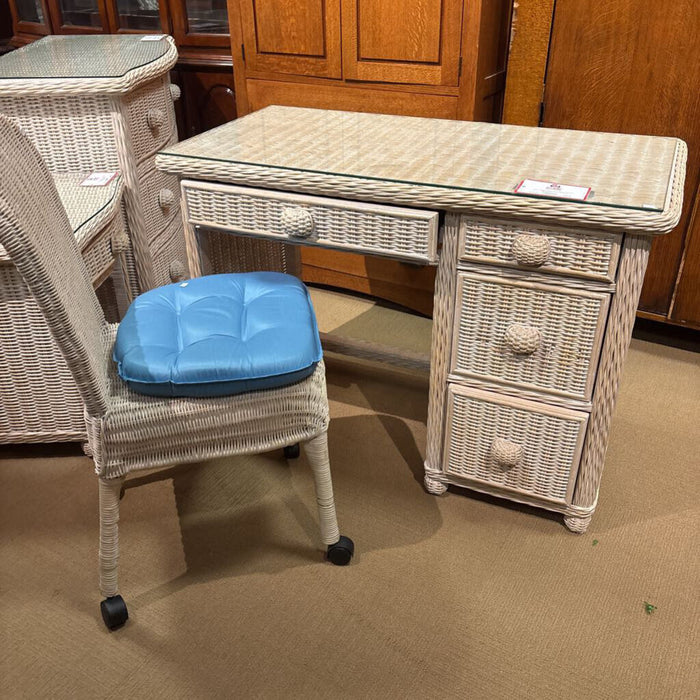 GT Wicker Desk w/ Chair (LAH)