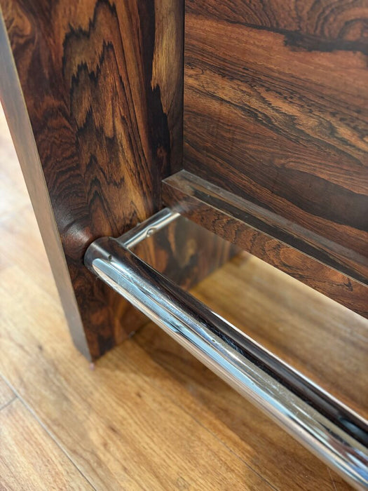 DW Bar w/ 3 Stools (SHK)