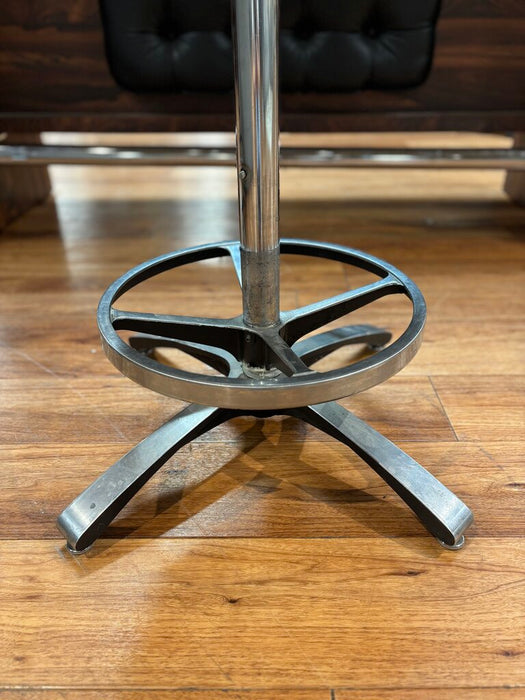 DW Bar w/ 3 Stools (SHK)