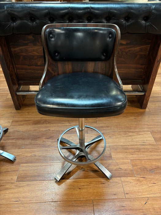 DW Bar w/ 3 Stools (SHK)