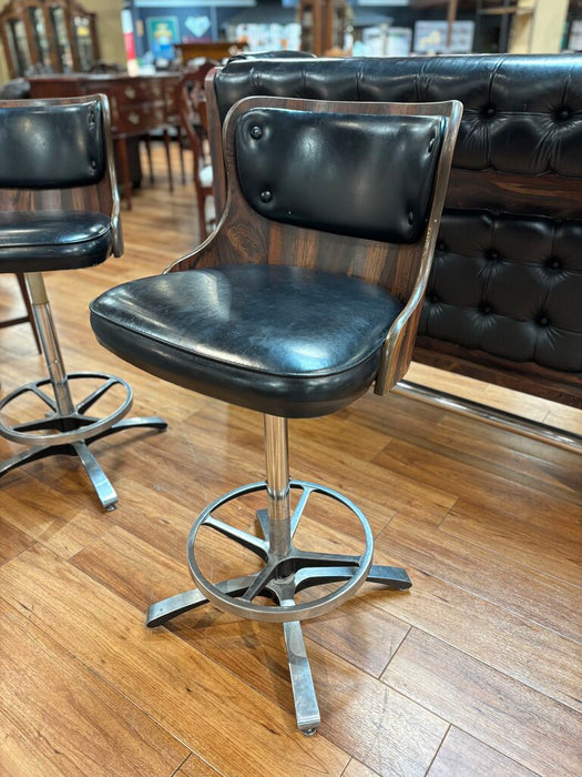 DW Bar w/ 3 Stools (SHK)