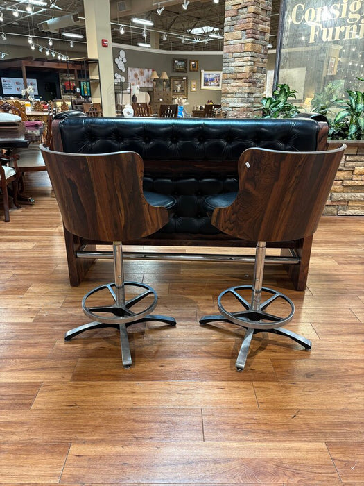 DW Bar w/ 3 Stools (SHK)