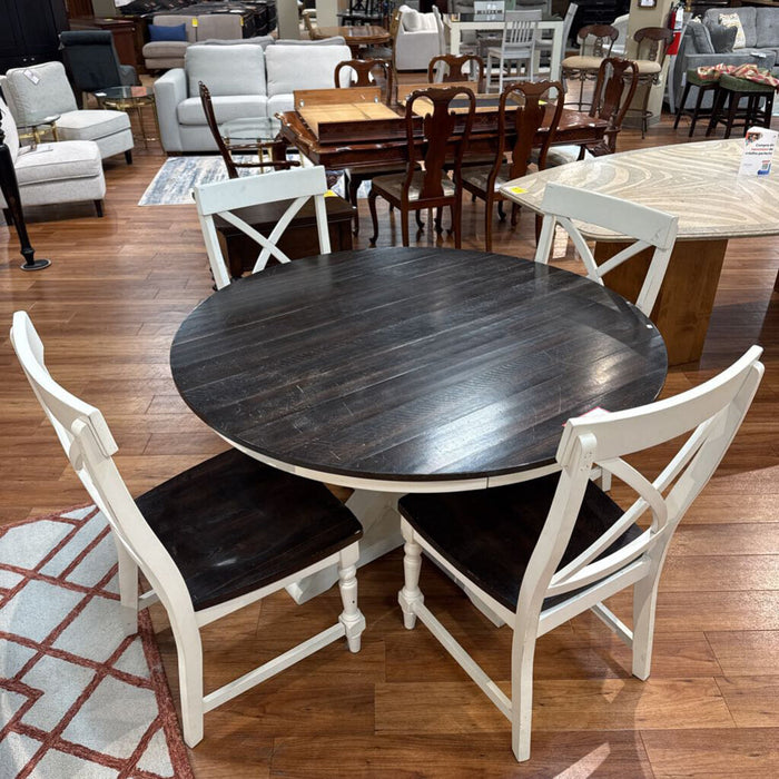 Farmstyle Round DR Table + 4 Chairs (CTH)