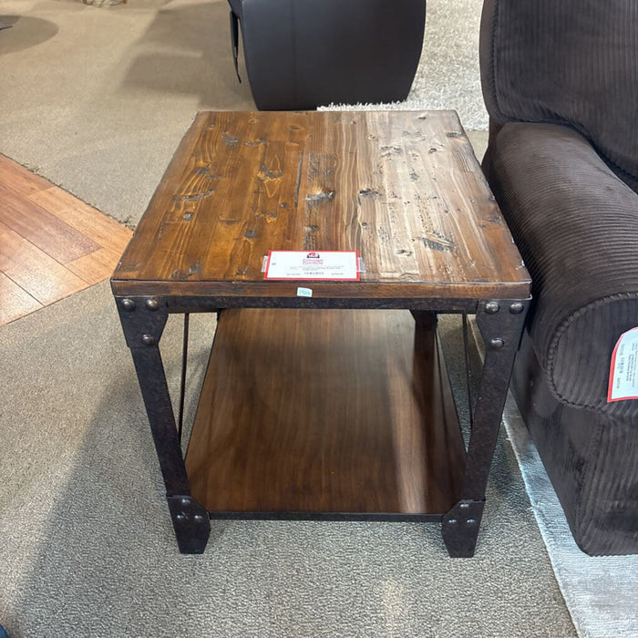 DW Rustic End Table (BAH)