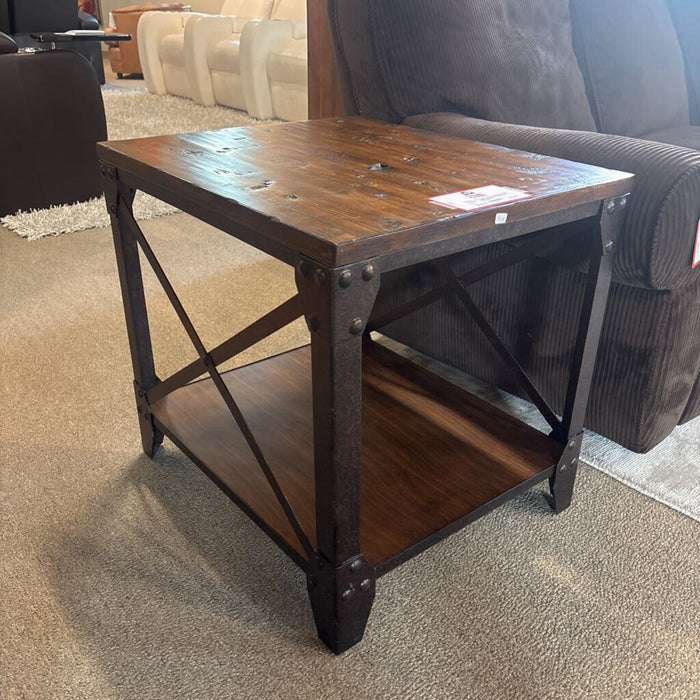 DW Rustic End Table (BAH)