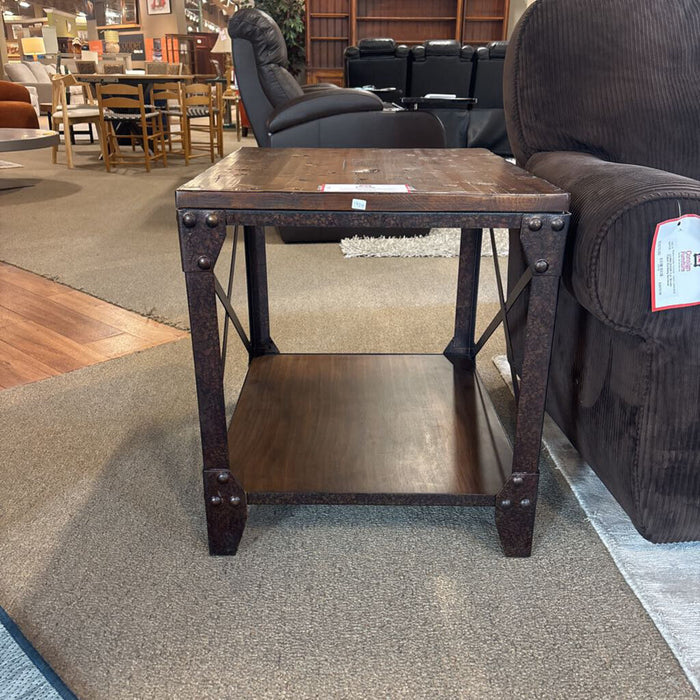 DW Rustic End Table (BAH)