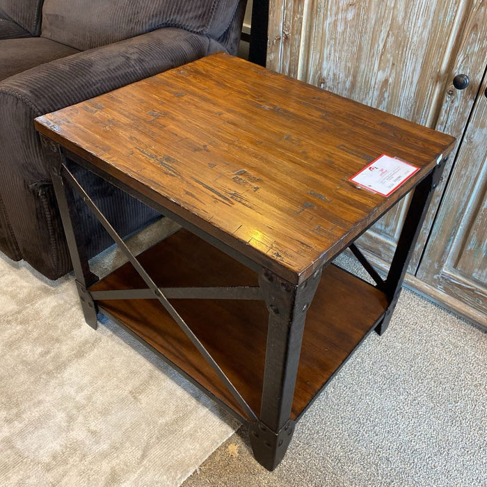 DW Rustic End Table (IA)