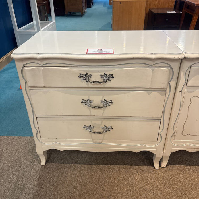 White 3-Drawer Nightstand (KL)