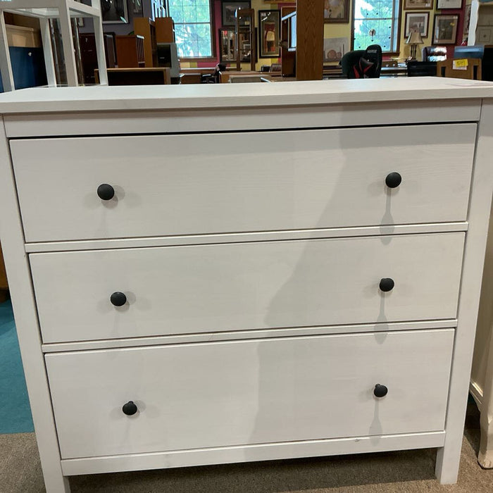 3-Drawer White Dresser(BAH)