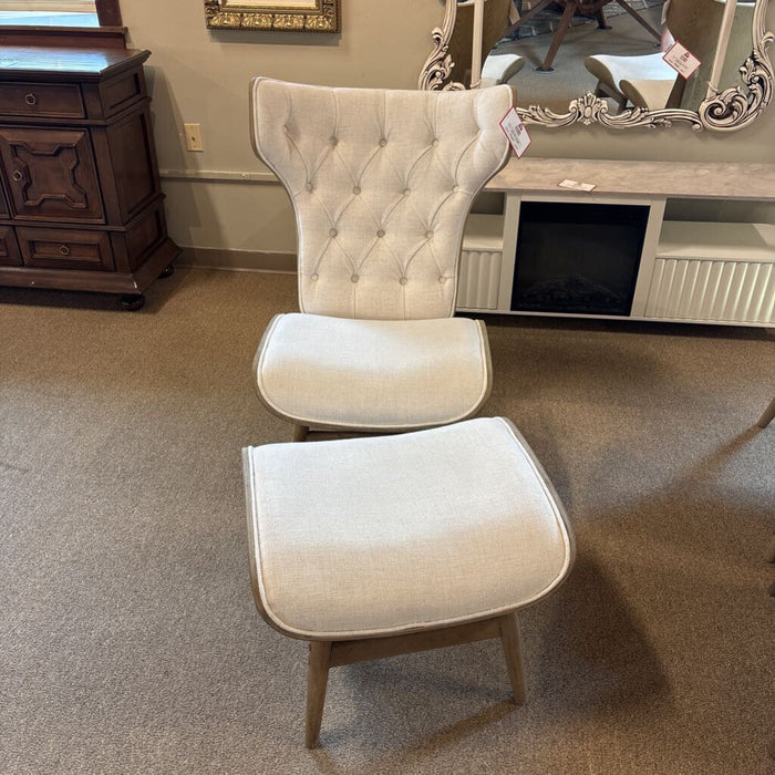 Tufted White Wingback CH w/ Otto(BTK)