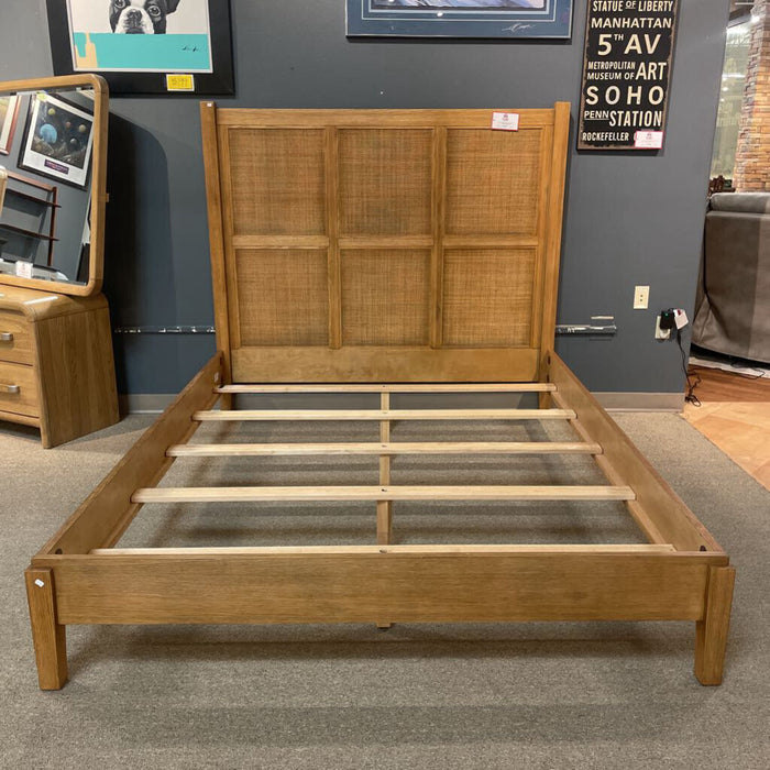 Ballard Designs Thera Queen Bed(IIH)