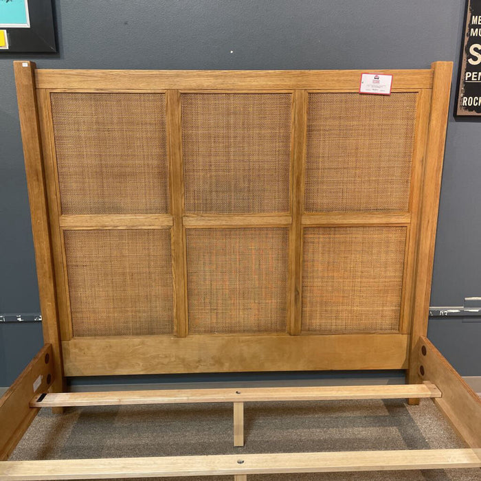 Ballard Designs Thera Queen Bed(IIH)