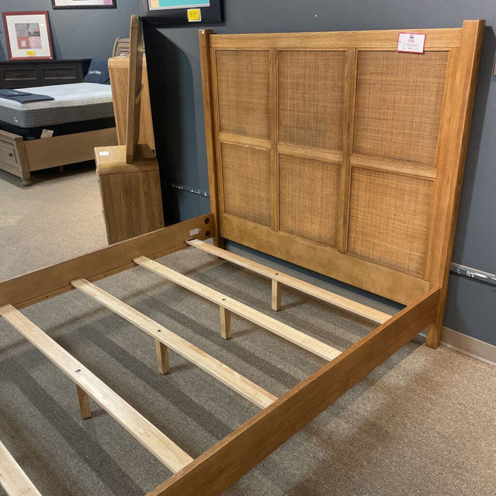 Ballard Designs Thera Queen Bed(IIH)