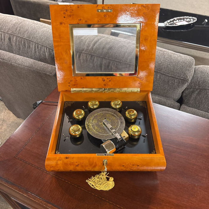 LW Music Box (AT)