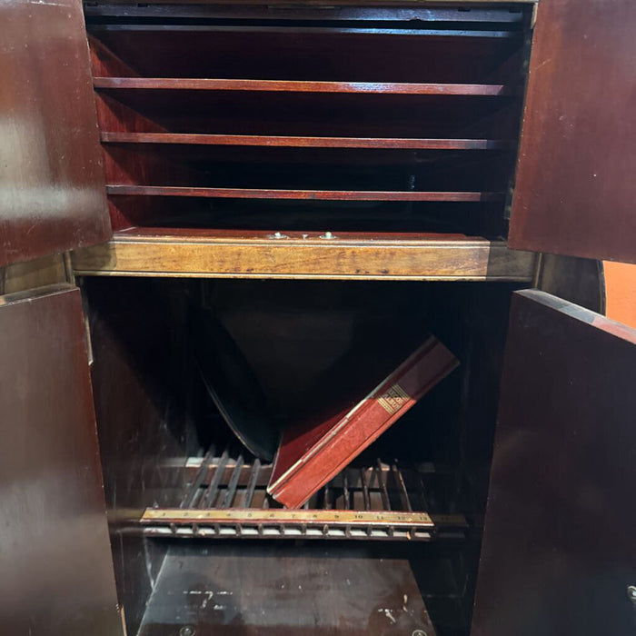 Antique Victorola Record Player (LSH)