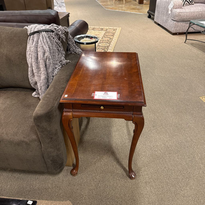 DW End Table w/ Tray(AT)