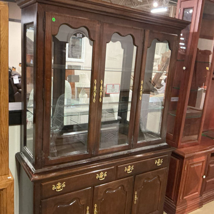 2PC DW Thomasville Hutch(BAI)
