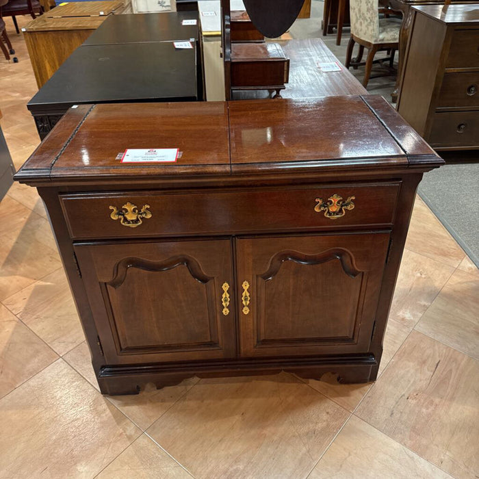DW Thomasville Server/Buffet(BAH)