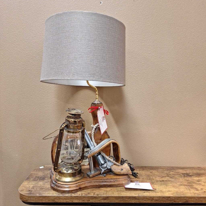 Rustic Western-Style Table Lamp (SK)
