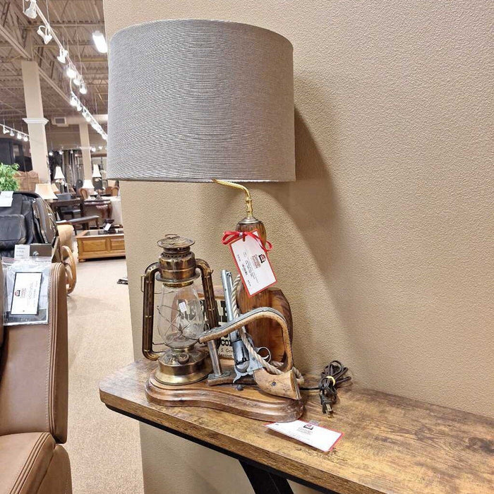 Rustic Western-Style Table Lamp (SK)