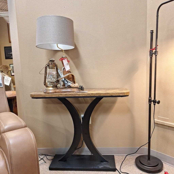 Rustic Western-Style Table Lamp (SK)