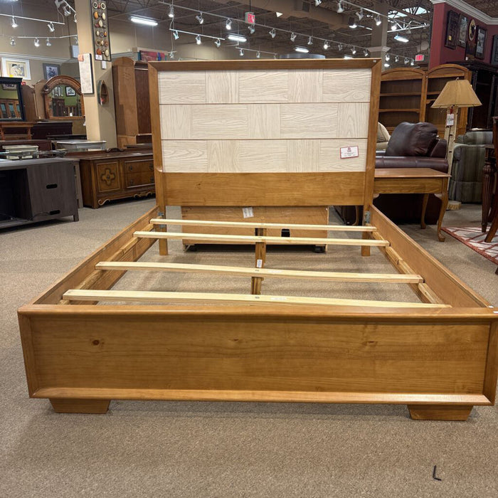 LW Two-Tone Queen Bedframe(LSH)