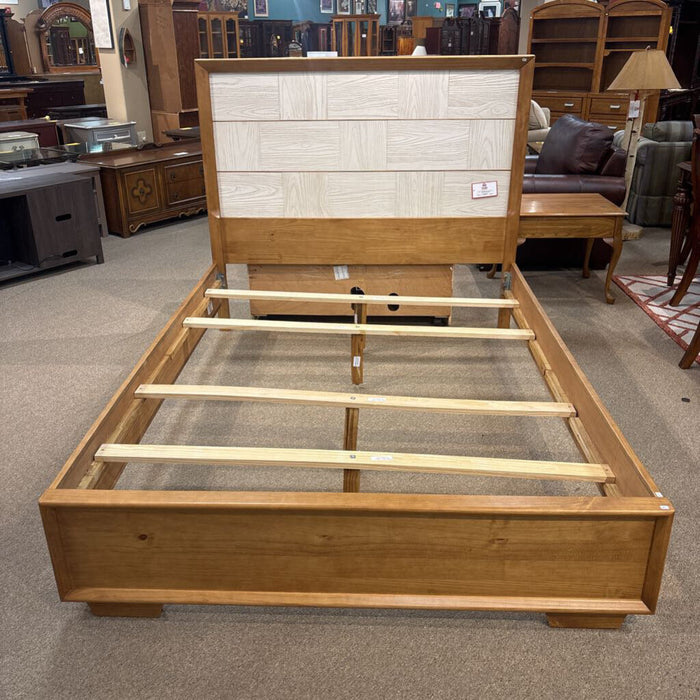LW Two-Tone Queen Bedframe(LSH)