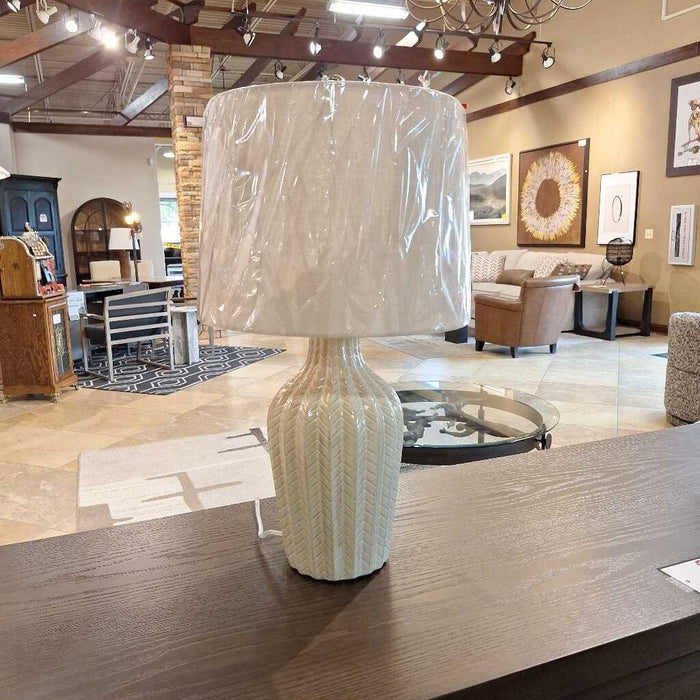 WHITE CERAMIC LAMP (BBK)