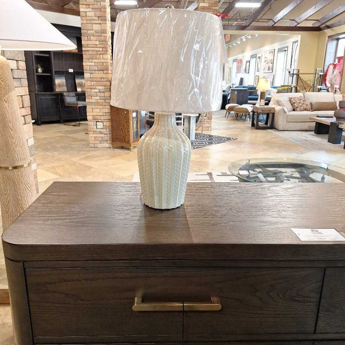 WHITE CERAMIC LAMP (BBK)